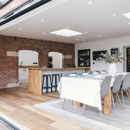 House With A Cinema And Games Room, Sleeps 17 ชรูว์สเบอรี ภายนอก รูปภาพ