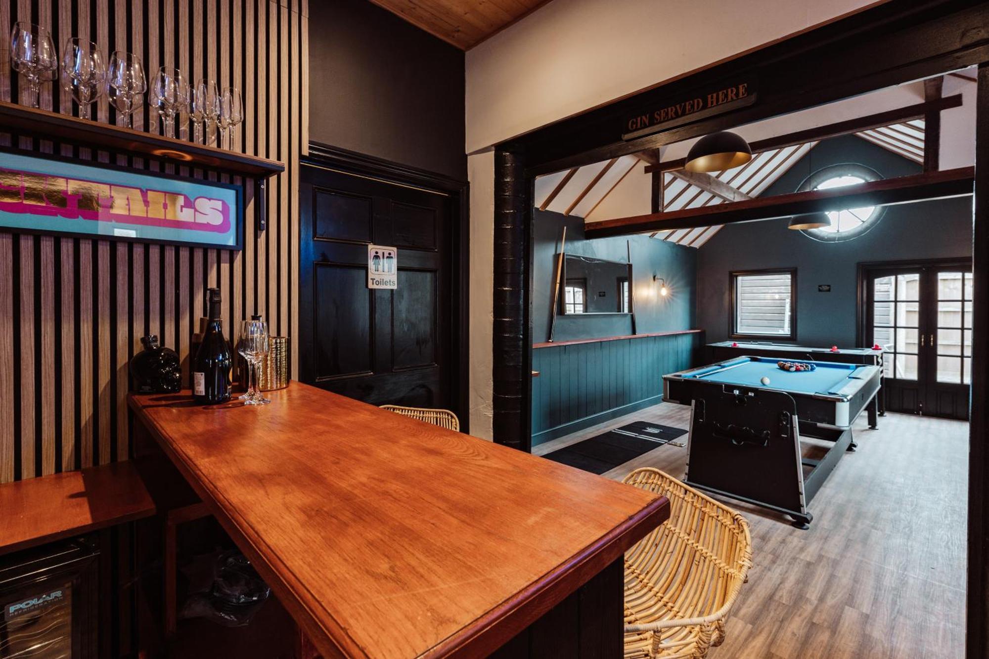 House With A Cinema And Games Room, Sleeps 17 ชรูว์สเบอรี ภายนอก รูปภาพ