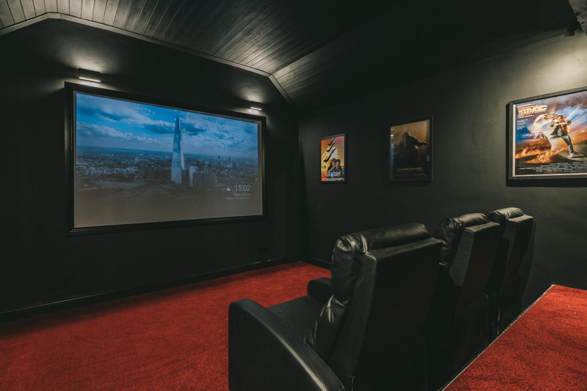 House With A Cinema And Games Room, Sleeps 17 ชรูว์สเบอรี ภายนอก รูปภาพ