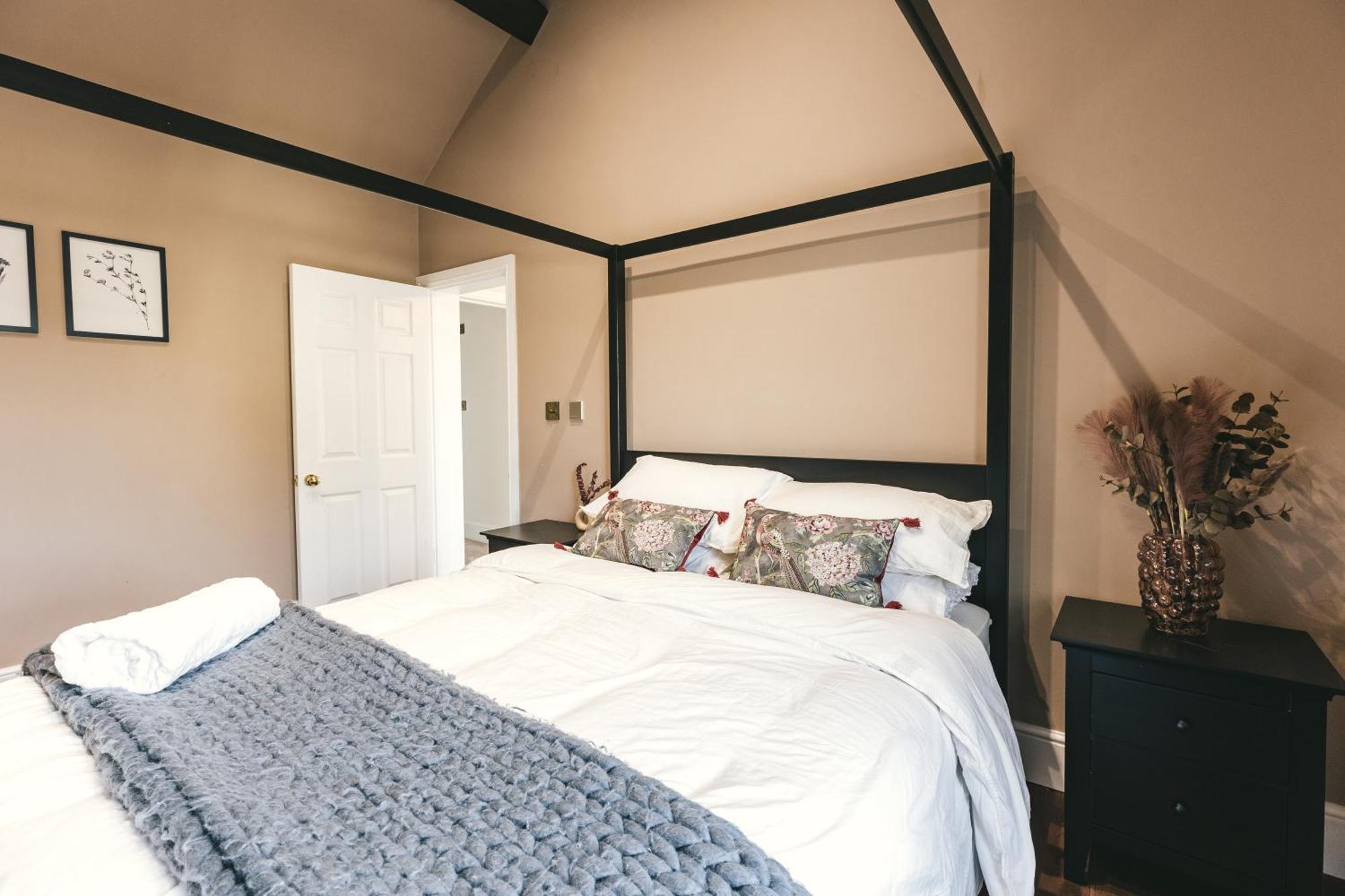 House With A Cinema And Games Room, Sleeps 17 ชรูว์สเบอรี ภายนอก รูปภาพ